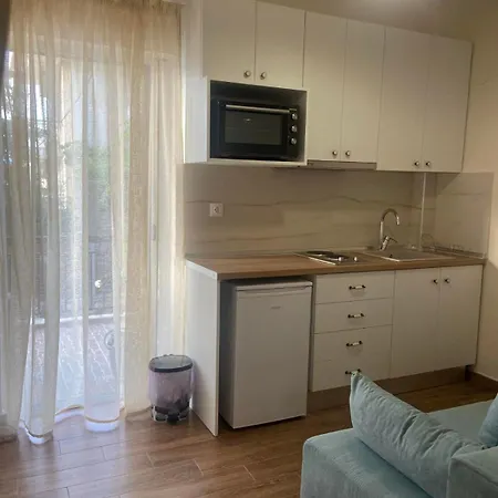 Le Village סטאברוס